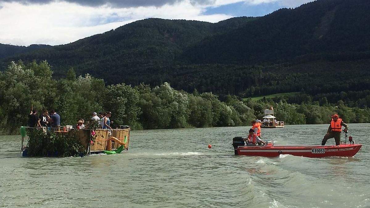 Die Feuerwehr hielt die Teilnehmer auf Kurs