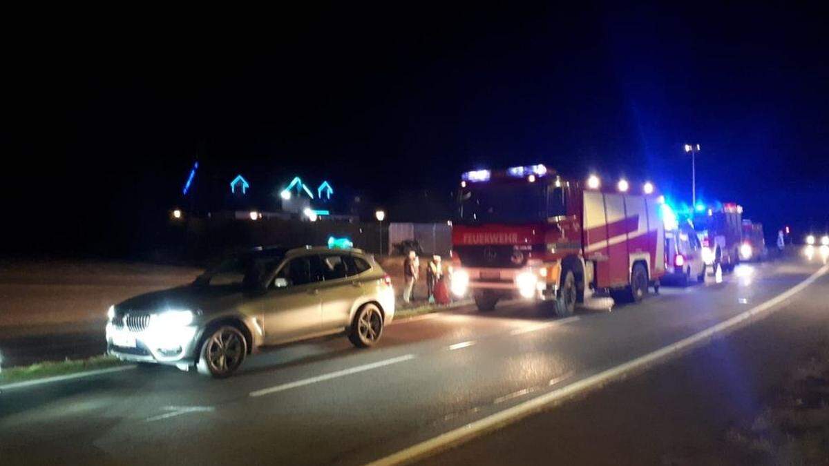 Bei einem Verkehrsunfall auf der B74 auf Höhe Fresing wurde ein Mopedlenker über eine Böschung geschleudert.