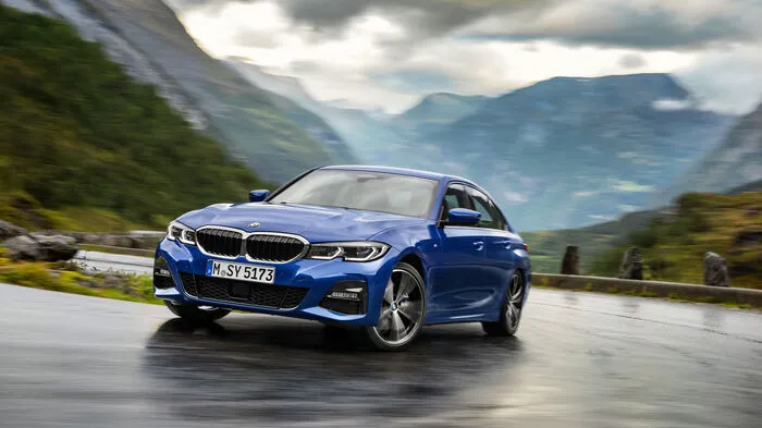Sechs Generationen in mehr als 40 Jahren und über 15 Millionen Stück: Den Nachfolger für den 3er BMW zu machen, das dürfte bei den Bayern schon für die eine oder andere schlaflose Nacht gesorgt haben. Denn die Mittelklasse aus München ist das Herz der Marke und als solches zum Erfolg verdammt.