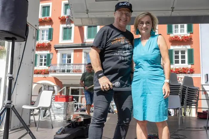 Den Besuchern wurde ein umfangreiches Programm mit Moderation geboten. Diese übernahm bei allen Stationen Harry Prünster, der die gesamte Tour mitbegleitete. Bürgermeisterin Elisabeth Blanik bedankte sich dafür, dass die Tour auch Halt in Lienz machte.