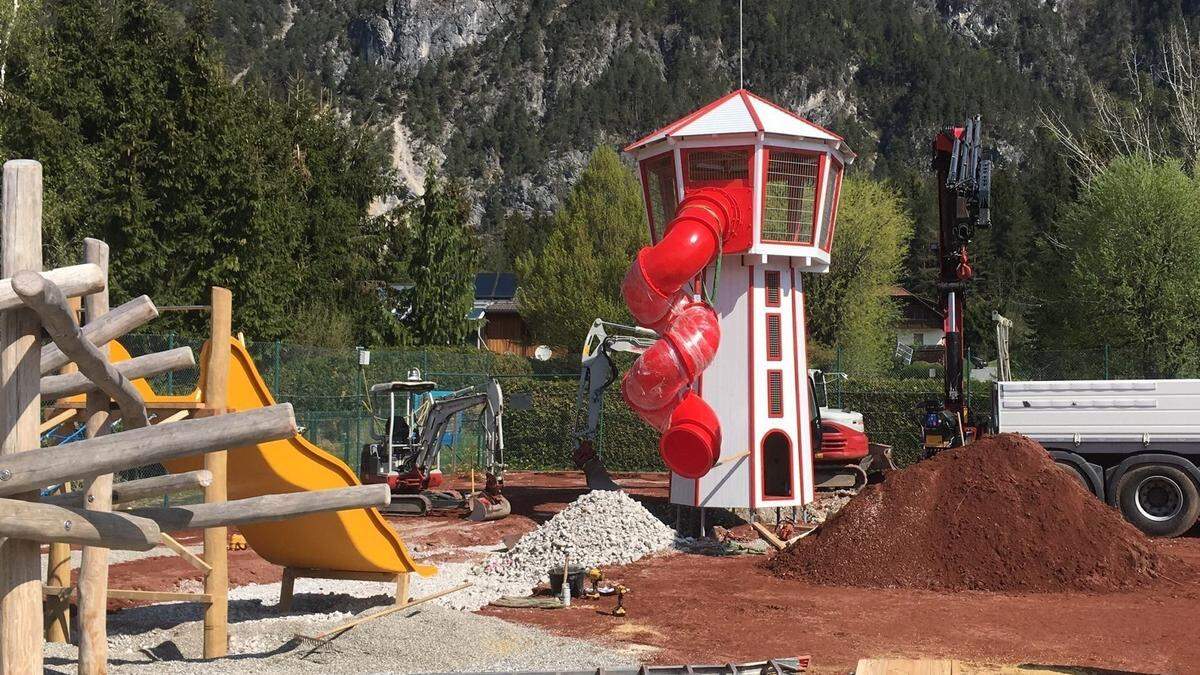 Seit einer Woche wird im Erlebnispark an der Marslandschaft gearbeitet. Die Marstation steht bereits