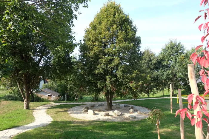 Der neu gestaltete Hof bietet jede Menge Platz zum Flanieren...