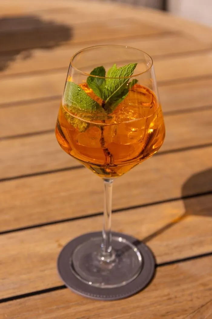 Crodino kann man etwa mit alkoholfreiem Wein trinken.