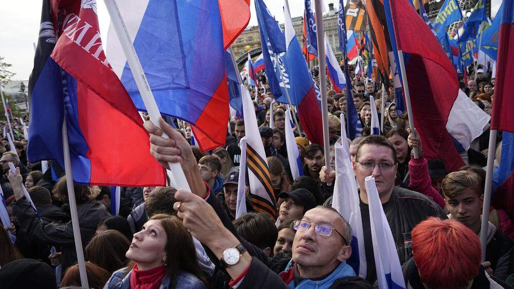 Demonstranten für den Krieg am Freitag in Moskau