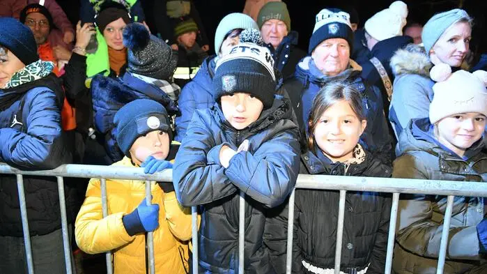 Rückersdorfer Krampuslauf; Sportplatz Rückersdorf; Perchtengruppe Bad Eisenkappel; Fotograf Thomas Hude; Aufnahmedatum 28.11.2025; Schauspiel; 20 Jahre Jubiläum; Theater; Kultur; Nikolo