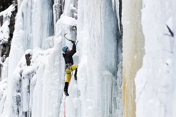 Osttirol. Der größte künstliche Eisklettergarten Österreichs liegt in Osttirol, 20 Gehminuten entfernt vom Matreier Tauernhaus. Bei Schnupperkursen kann man sein Geschick in der gefrorenen Wand versuchen.