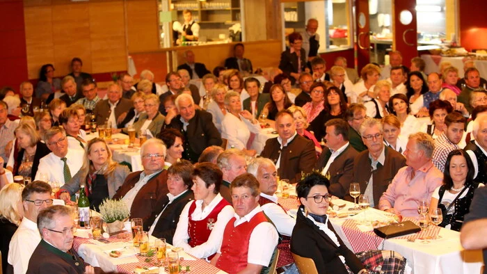 Es war eine richtige Gasthausstimmung, die am Samstag beim „Wirtshaussingen“ des Volksliedchores Althofen/Treibach im örtlichen Kulturhaus aufkam. 