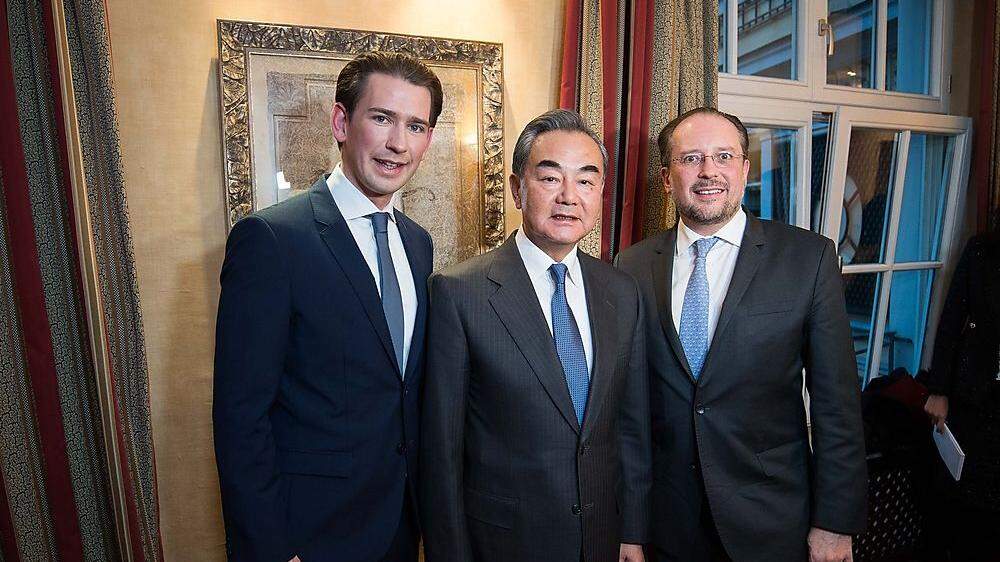 Bundeskanzler Sebastian Kurz, der chinesische Außenminister Wang Yi und Österreichs Außenminister Alexander Schallenberg im Rahmen der 56. Münchner Sicherheitskonferenz 