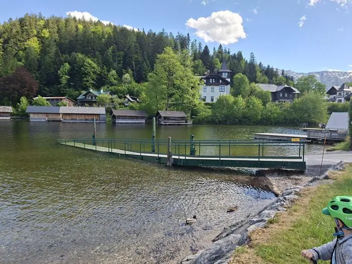 Im Mai wurde der barrierefreie Steg montiert