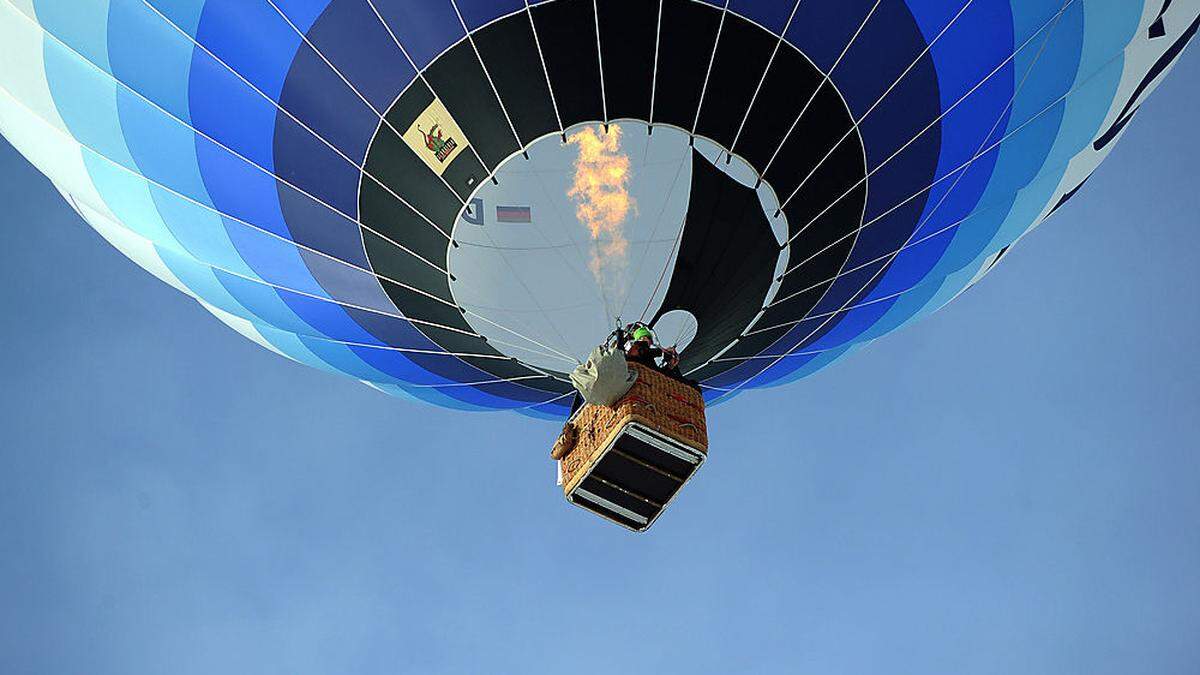 Die Ballonhülle (Symbolbild) verfing sich in der Starkstromleitung