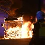 Autos und selbst Gebäude wurden abgefackelt 