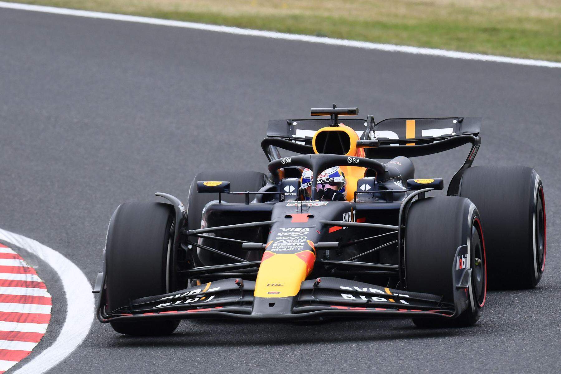 Formel 1 in Suzuka: Verstappen im ersten Training Schnellster, Sargeant krachte in Streckenbegrenzung