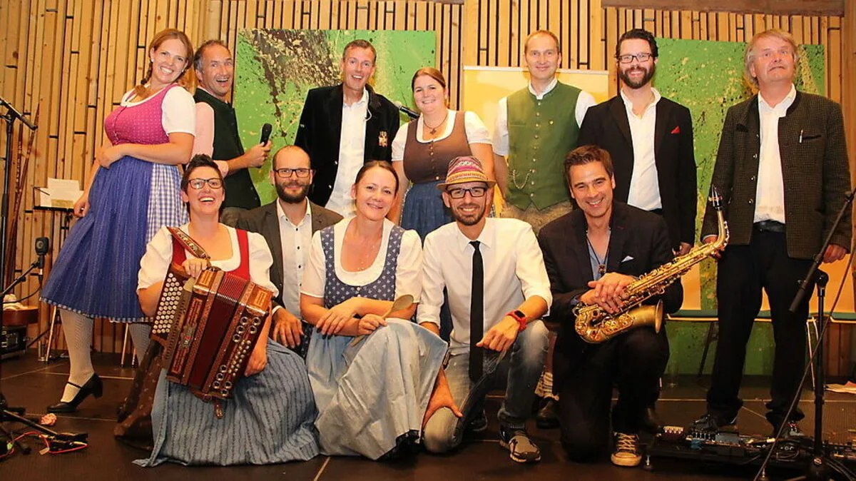 Gaben für den guten Zweck alles: die Friesacher Frauenzimmermusi, die Neffen von Tante Eleonor, Moderator Mario Woltsche, Edgar Unterkirchner und Sigi Lemmerer