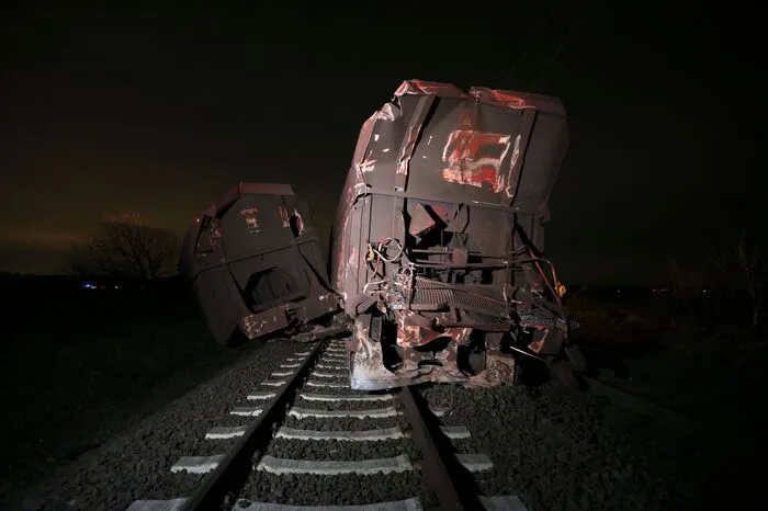 Zahlreiche Rettungskräfte waren bis in die Nacht hinein vor Ort.