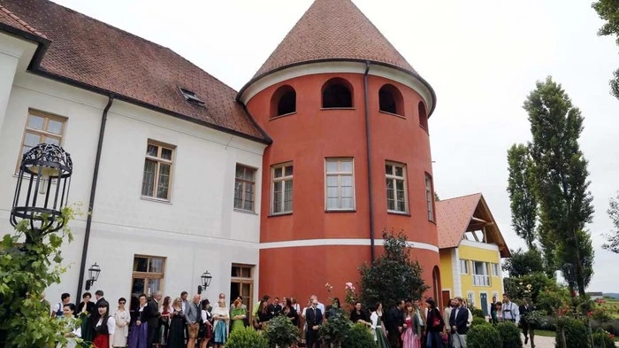 "Das ganze Schloss ist Bühne" lautete die Devise beim großen Jubiläumsfest in Maierhofbergen.