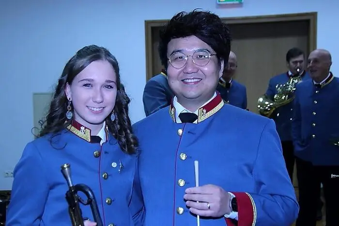 Mit ihren Soloeinlagen ernteten die Trompeterin Verena Scheiber und Suyoung Ham am Klavier und an der Geige tosenden Applaus. 