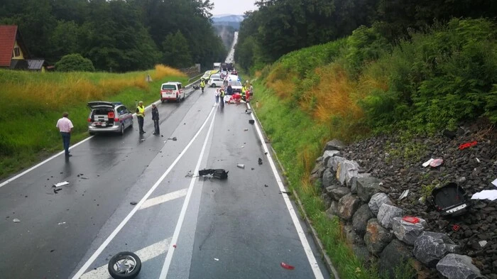 Zu einem Verkehrsunfall wurden Freitagmittag der Rettungshubschrauber C12, Notarzt, Rotes und Grünes Kreuz sowie die Feuerwehren Rassach und Frauental alarmiert.