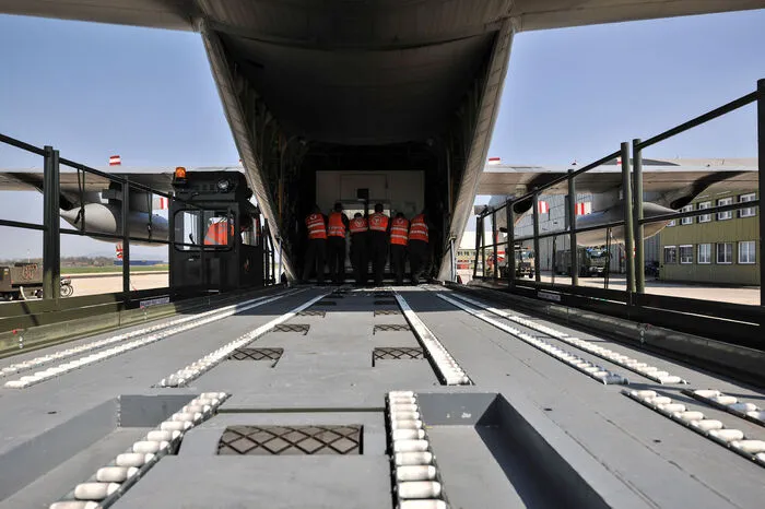 Am Freitag startete die C-130 mit der Kennung 8T-CC gleich zu zwei Flügen nach Sarajevo. Nur die Crew wurde getauscht
