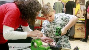 In der NMS Neudau wurden zehn Mini-Werkstätten aufgestellt, wo die Schüler an unterschiedliches Handwerk ausprobieren konnten