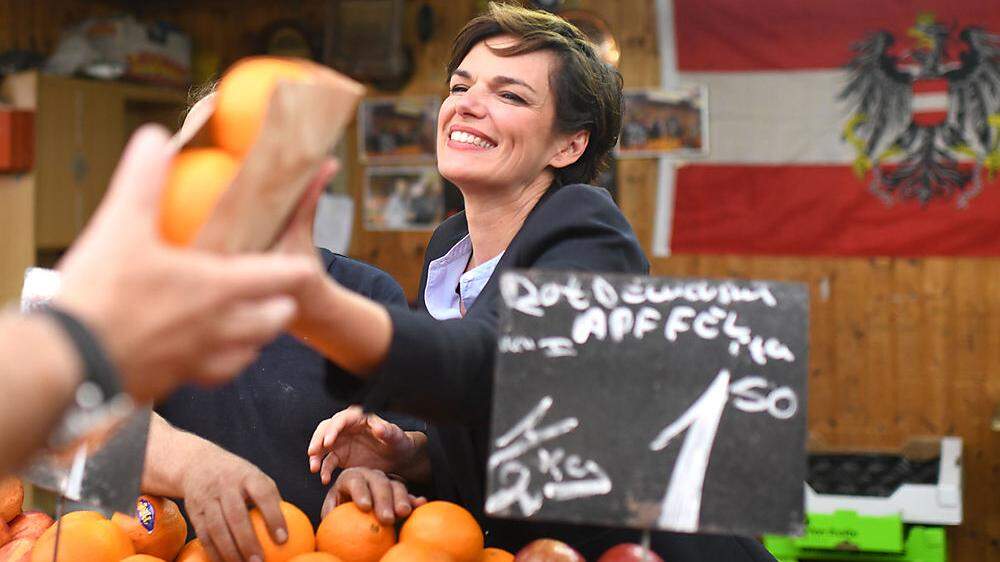 SPÖ-Chefin Pamela Rendi-Wagner bei einem Wahlkampftermin am Wiener Naschmarkt