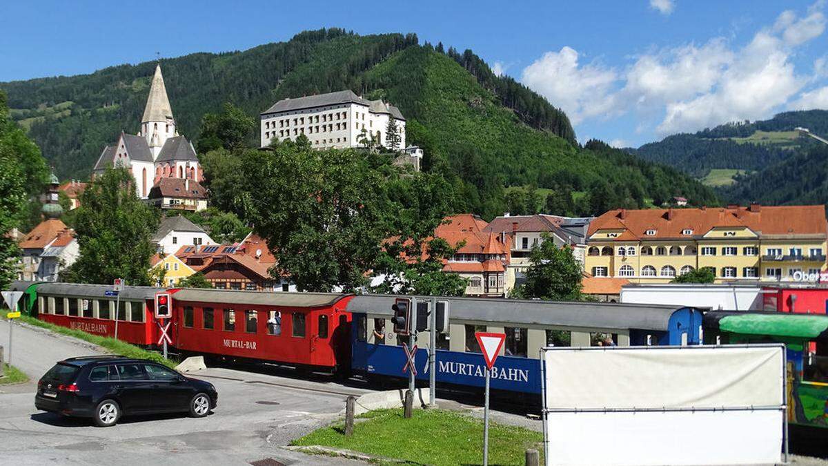 Über die Zukunft der Murtalbahn verhandeln seit April Experten rund um Verkehrslandesrat Anton Lang