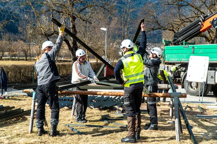 In Simmerlach wurden die Mastteile zu transportablen Einheiten zusammengebaut.