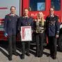 Horst Haslauer, Produktionsleiter Hirsch Maschinenbau, Betriebsfeuerwehr-Kommandant Simon Remschnig, Barbara Wagner, Hirsch Servo HR-Leiterin und Bezirksfeuerwehrkommandant Werner Puggl (von links)