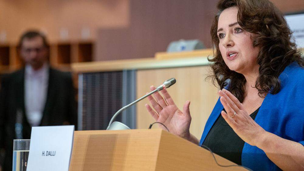 Zog den Leitfaden wieder zurück: Gleichstellungskommissarin Helena Dalli