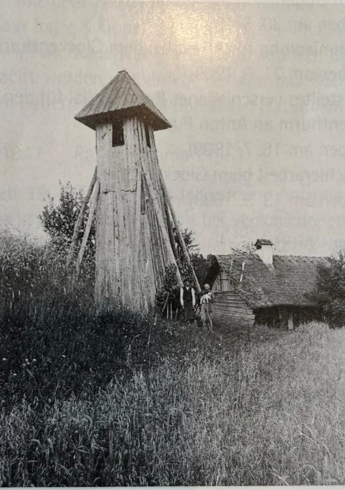 Das erste noch vorhandene Foto zeigt den Mesnerturm 1909
