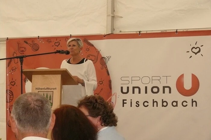 Steirische Tennis-Verbandspräsidentin Barbara Muhr spricht ihre Grußworte.