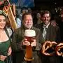 Verona Pooth, Arnold Schwarzenegger und sein Sohn Christopher sowie Ralf Moeller bei der „33. Weißwurstparty“ im Stanglwirt in Going