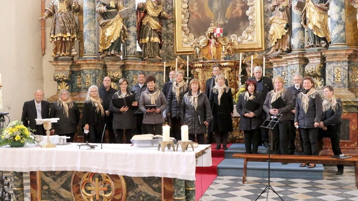 „Du rufst uns Herr“ – so lautete der Titel jener Heiligen Messe, zu der der Volksliedchor St. Veit am Wochenende in die Klosterkirche der Herzogstadt geladen hatte. 