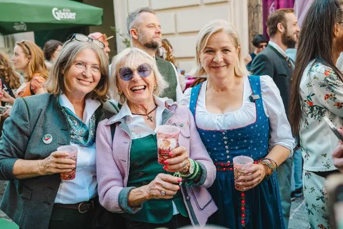 Bürgermeisterin Elke Kahr (rechts) und Vizebürgermeisterin Judith Schwendtner (links)