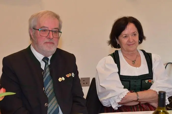 Bezirksobmann Gert Rundhammer leitete die Neuwahl, zur neuen Obfrau wurde Irmgard Zettler gewählt, ihr Stellvertreter ist Bertram Seidl. 