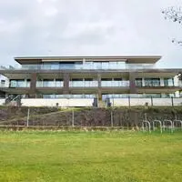 Der direkte Seezugang mittels Gartentüre wurde den Eigentümern von der Stadt Villach verwehrt, daher wurde geklagt