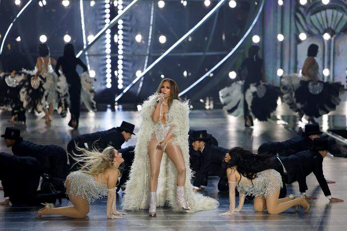 Jennifer Lopez singt bei der Modeschau 'The 1001 Season“ von Elie Saab in Riad, Saudi Arabien