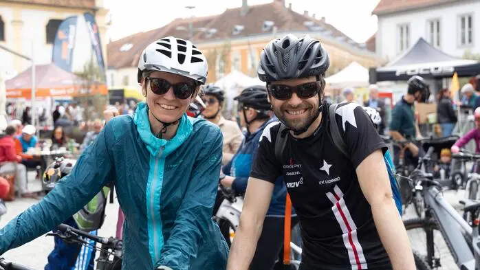 Zahlreiche Besucherinnen und Besucher strömten am Sonntag zum beliebten Hartberger Radfest am Hauptplatz. 
