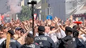 Die Altacher kamen teils per Sonderzug und marschierten zusammen zum Stadion