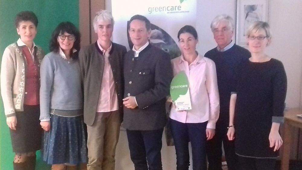 Landesrat Christian Benger gratulierte zur Auszeichnung im Rahmen der Green Care-Fachtagung