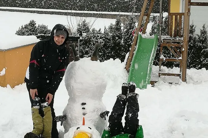 Auch Familie Kitz aus Maria Rojach baute den Schneemann mal andersherum.