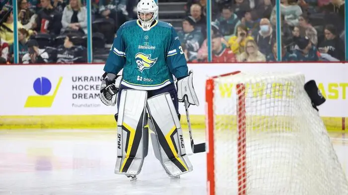 Der einstige Fußball-Startorhüter Petr Cech könnte am Samstag sein Debüt im Profi-Eishockey geben