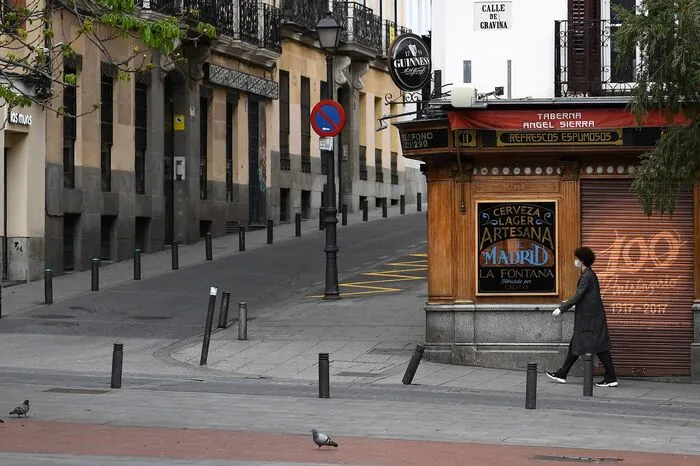 Nur selten waren Menschen vor einem Jahr auf den Straßen von Madrid anzutreffen.