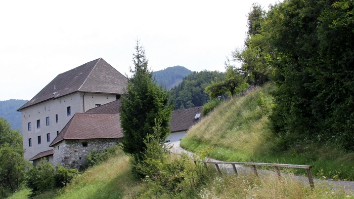 Die idyllische historische Kommende Rechberg/Rebrca in der Gemeinde Bad Eisenkappel/Železna kapla beherbergt in den Ferien 120 Kinder, die die Woche der jungen Künstler/Teden mladih umetnikov in vollen Zügen genießen.