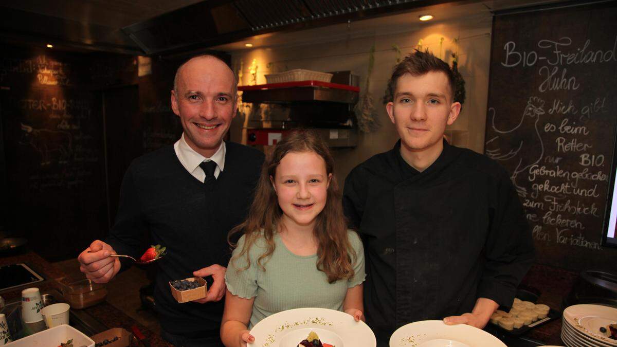 Leckermäulchen Lena Schröck, flankiert von Hoteldirektor Erwin Maier und Patisserie-Chef Tim Fuhrmann, erkundete das Retter Bio-Natur-Resort in Pöllauberg