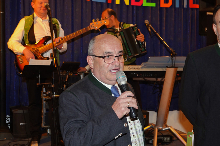 Bürgermeister Franz Kreimer eröffnete den Ball im Mitterdorfer Gemeindesaal, der unter dem Motto "urig, gmiatlich, steirisch" stand.