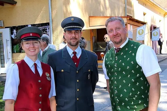 „Mit dieser Gala wollen wir ein Fest für die gesamte Familie, für alle Altersgruppen anbieten“, so Movia (r.). „Diesmal sollen unsere Mitarbeiter und unsere Pferde im harmonischen Einklang stehen.“