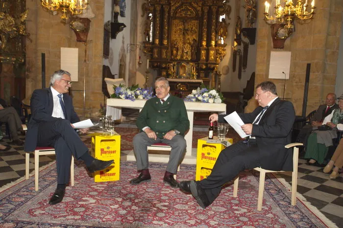 Über sein Leben und seine Familie erzählte Schwarzenberg Freitagabend in der Pfarrkirche Murau. Moderiert wurde die Veranstaltung von Chefredakteur Hubert Patterer und Stefan Winkler von der "Kleinen Zeitung".