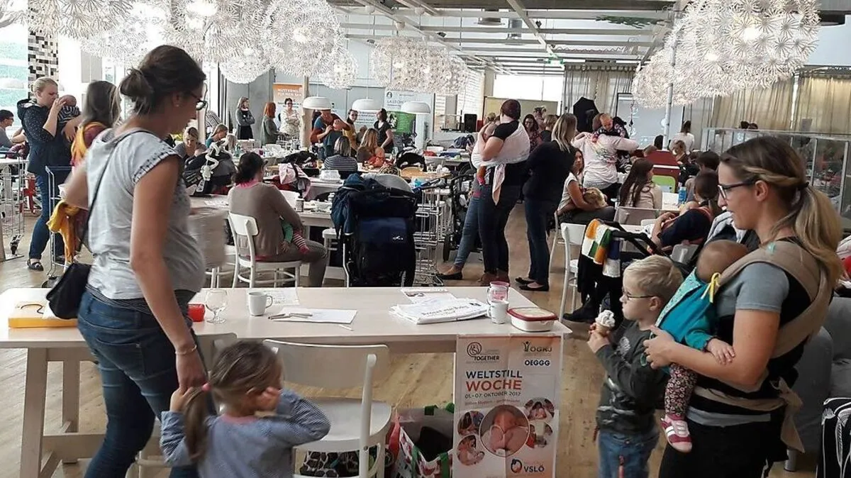 Stilltreffen beim Ikea 
