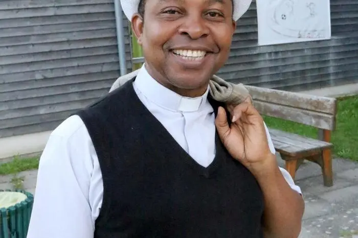 Übrigens: Aus dem Lachen nicht heraus kamen bei der Premiere unter anderem die Frauensteiner Faschingsstars Günther Spendier und Alois Sallinger sowie Provisor Charles Ogbunambala (Foto). 