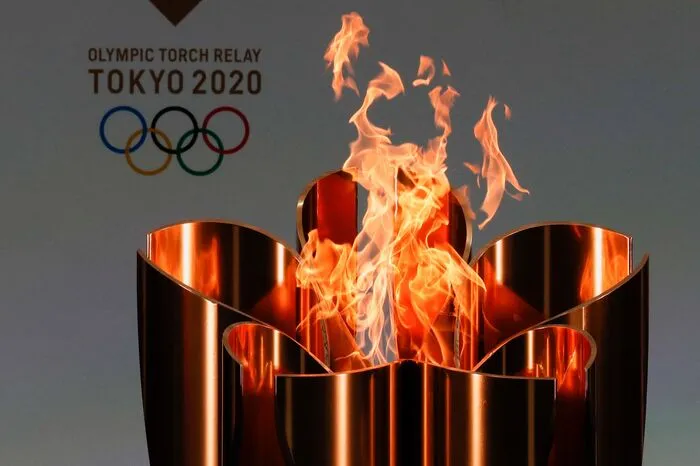 Die vor einem Jahr in Japan eingetroffene Flamme habe in einer für die ganze Welt sehr schwierigen Zeit "still und stark gebrannt", sagte Hashimoto.